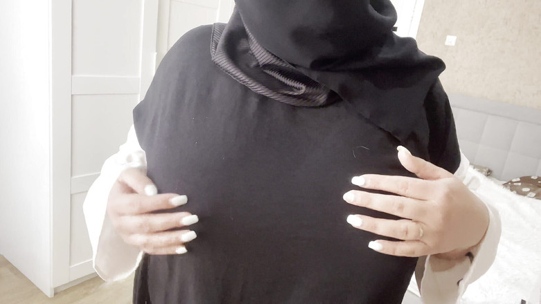 Lux Eva: Zia algerina con grandi tette in hijab