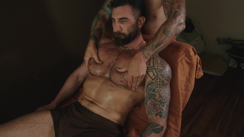 Fitcamgay: Diepe erotische massage met happy end