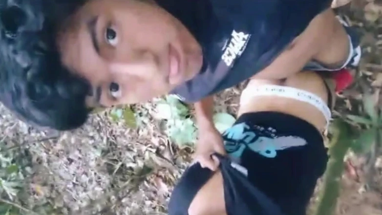 Peluche19 cm: Jovens gays fodendo em pêlo ao ar livre