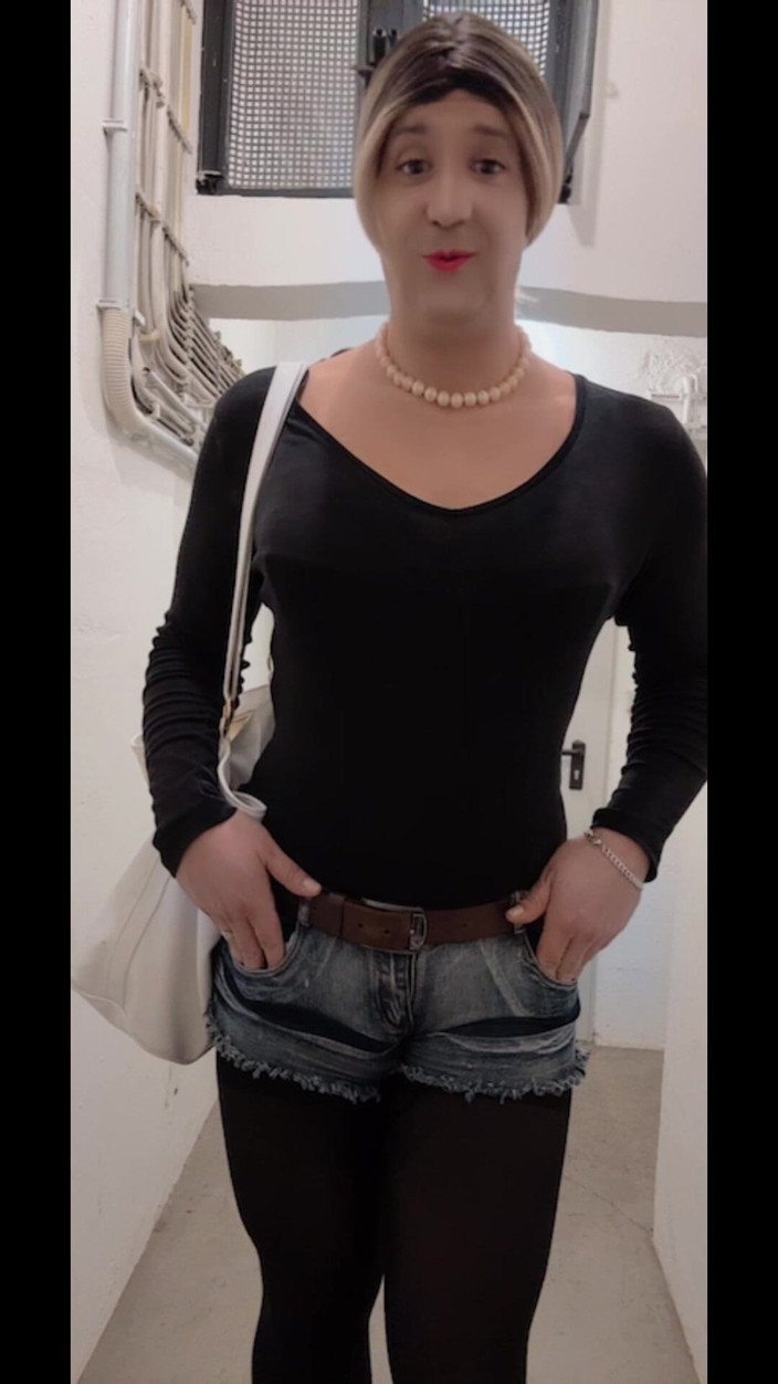 SissyDaniella: 이웃의 Sissytask-steel 옷과 매일 애널 트레이닝