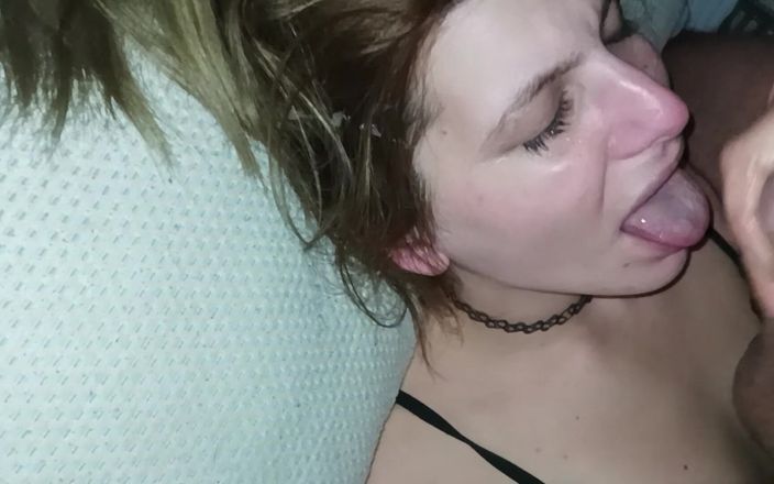 vuana: Caseiro amador puta em lingerie sexy chupando pau grande com...