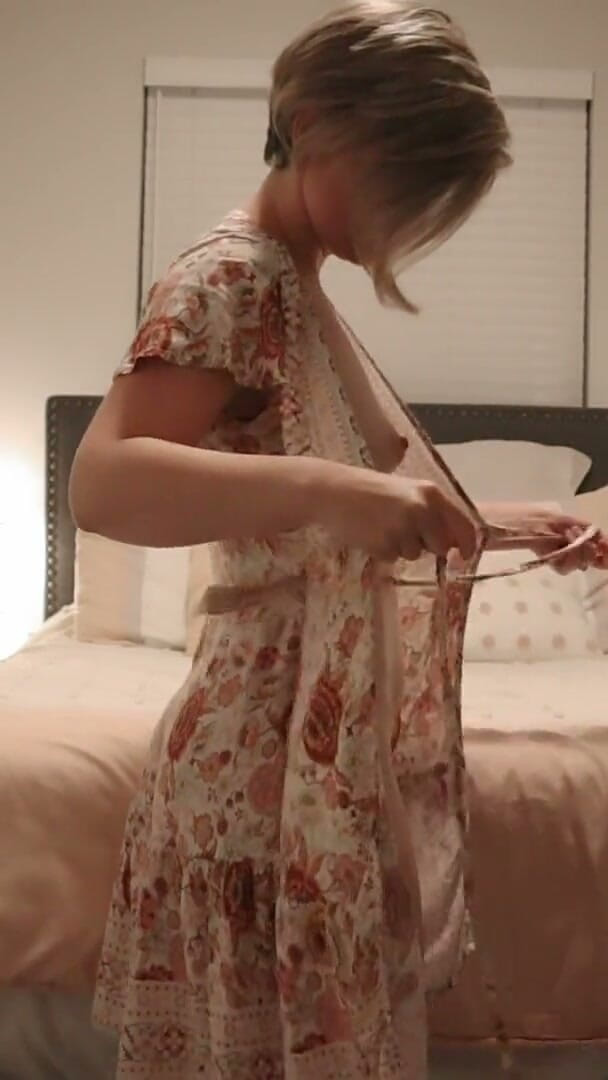 Housewife Ginger: Bts Your Giantess Stepmom Doesn't See You as She Get's...