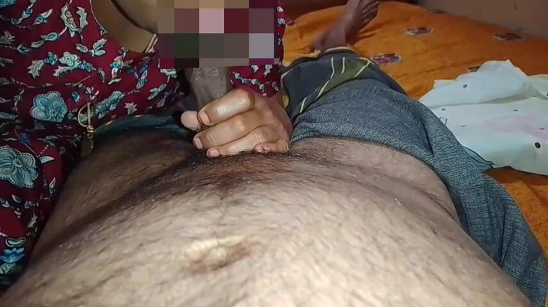 LEGSCOUPLE12: Gospodina indiană malayali face sex cu soțul ei și îi călărește penisul și îl...