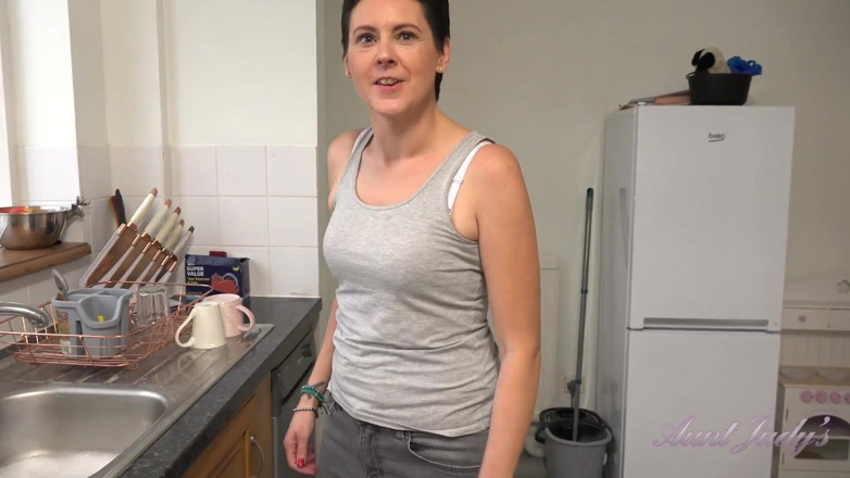 Aunt Judy's: Auntjudys - deine süße MILF-ehefrau scarlet lutscht deinen schwanz in der...