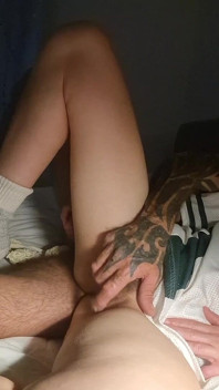 Ateşli Seksi Gece Orgazma Ve Boşalmaya Dönüşüyor