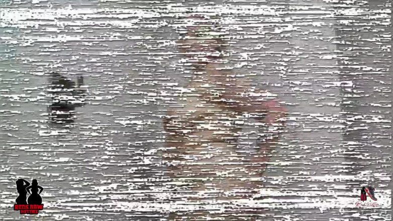 Reds BBW Hotties: Gioca in Doccia Nella Sua Lingua