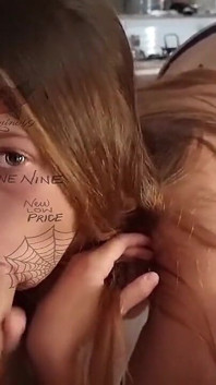 Latina sání velkého ptáka se snap filtrem