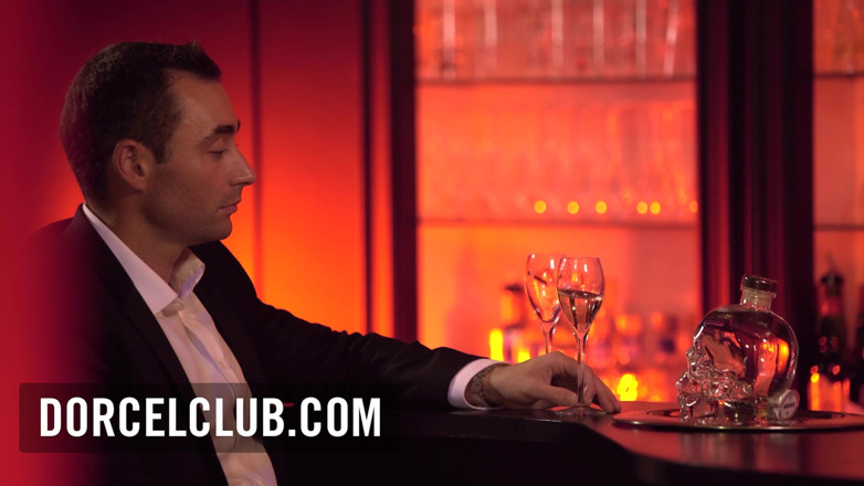 Dorcel Club: Burjuva Anna Polina ile üçlü seks
