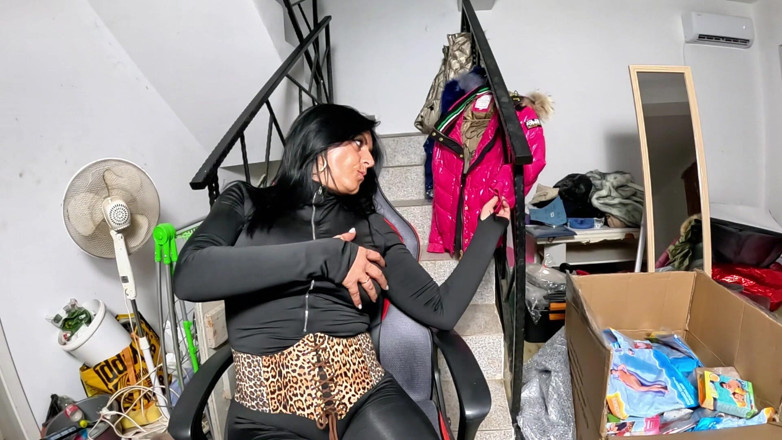 MilfyCalla: Dominant MILF Fur Hooded Downjacket Masturbation. Spandex Cameltoe, Smoking and...