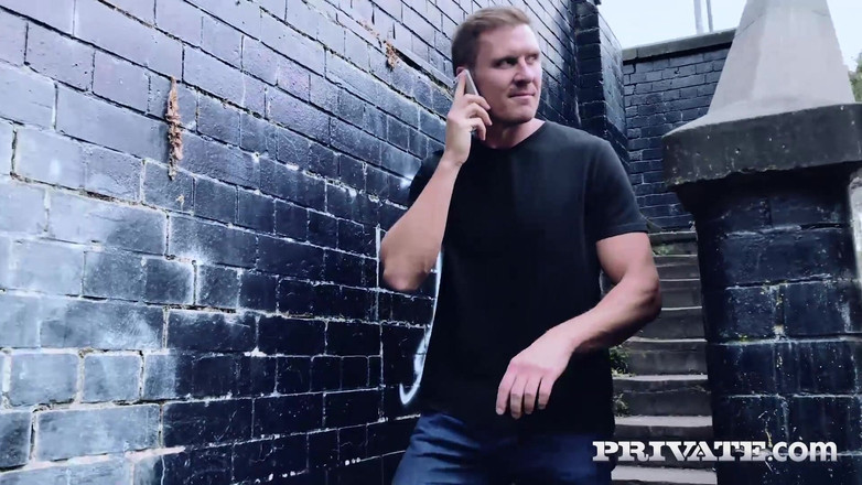 Private.com: Taylor Sands tiene el culo dividido en dos durante un...