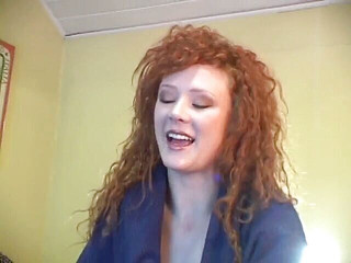 Porno Stars: Sex în trei cu o blondă și o roșcată în culise