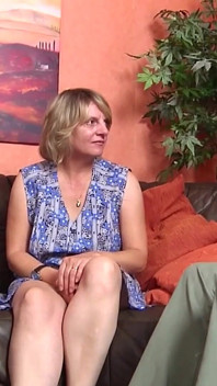 La miLF matura si fa riempire il buco bagnato da due cazzi duri contemporaneamente