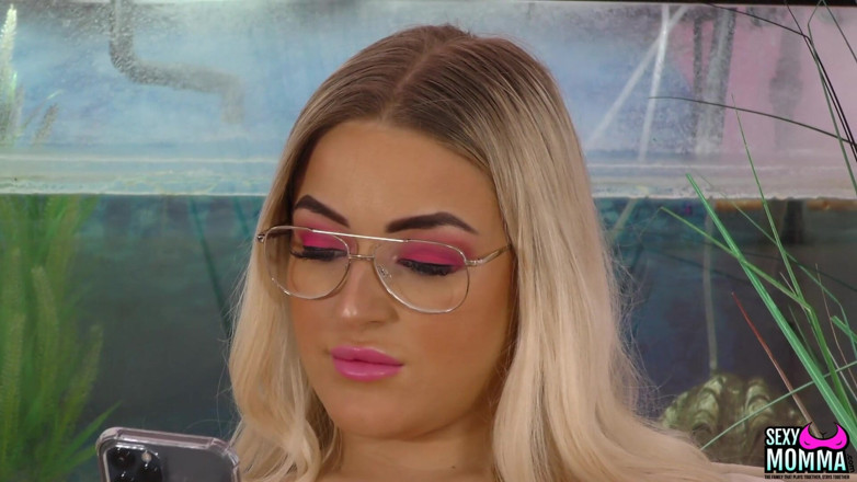 Sexy Momma XXX: Dee Melons Has Her Way with Crystal!