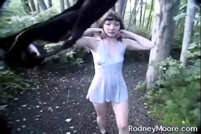 Horny Hairy Girls: Винтажная возбужденная нимфа волосатая и готова глотать