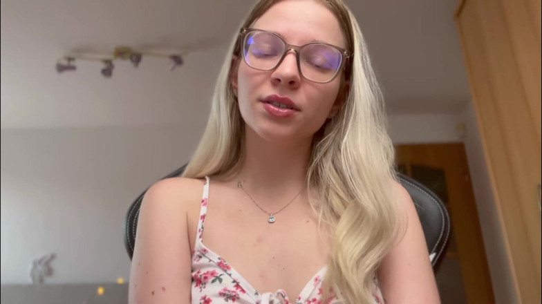 Goddess_Bella_Rae: Jsi neschopný paroháč Asmr Roleplay