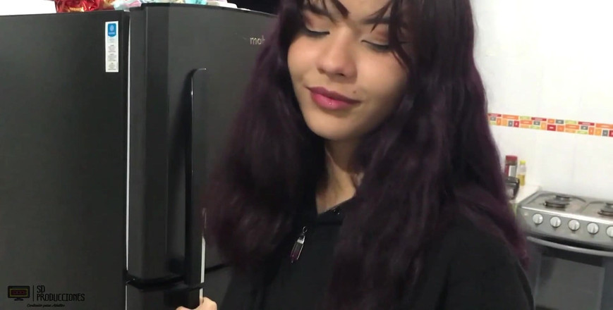 MAFELAGO: Dávám svému nevlastnímu bratrovi bohaté krémové kouření a on mě...