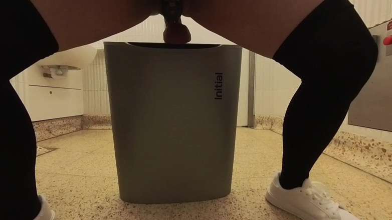 Asiansissypublic: Rondlopen in de drukke stad, een dildo berijden in het...