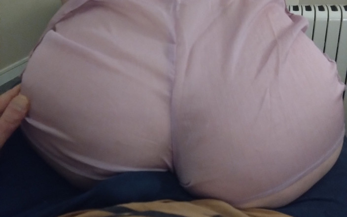 Titi77: 绿帽奴利用他的妻子在她嘴里吮吸他的精子