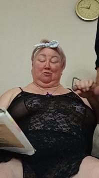 내 새엄마를 영어로 도와주고 그녀는 나에게 오럴을 해줘