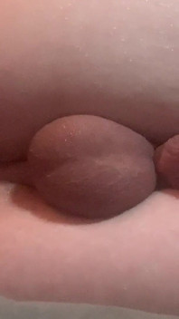 Femboy twink dölünü kendi ağzından sikiyor