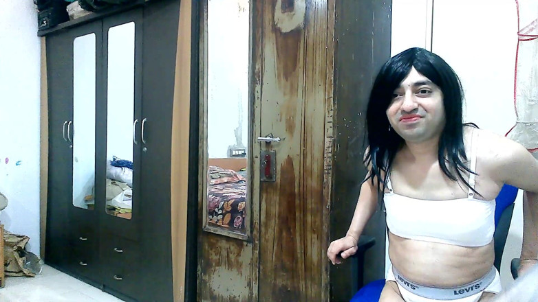 Cute & Nude Crossdresser: Tatlı kadın kılıklı travesti femboy sweet lolipop oyunun tadını çıkarıyor.