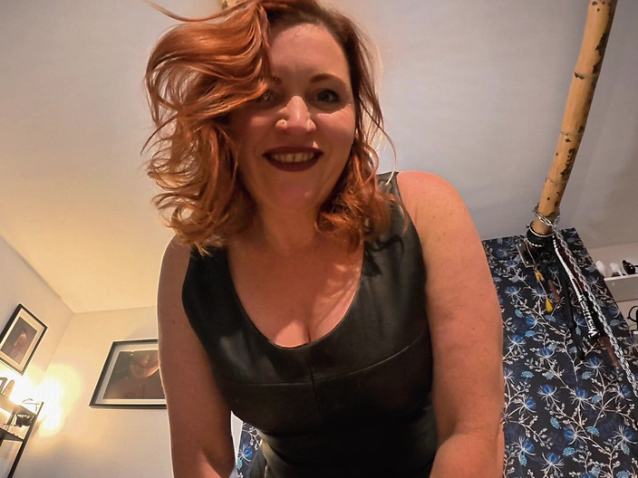 InannaJustice: Paris deri tanrıça - siyah deri eldivenli şehvetli el kapağı