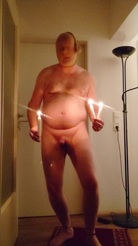 नायलॉन बॉय तीसरे आगमन की कामना करता है