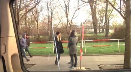 18 CLUB: Uma Zex zu dritt im van