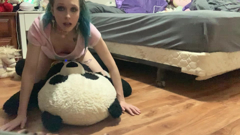 EmoDream1998: Humping Plushie till orgasm