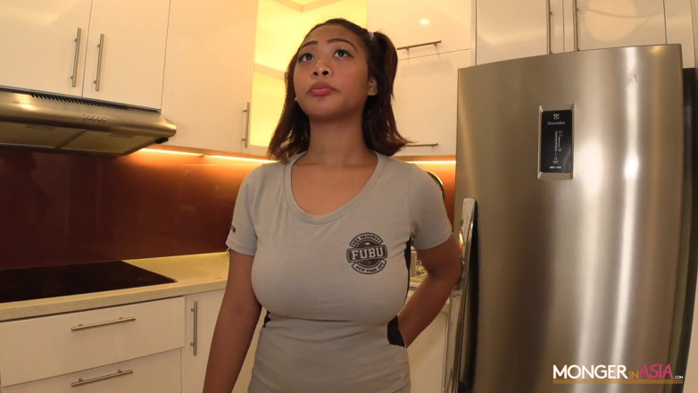 Monger In Asia: Servitoare asiatică sexy cu țâțe uriașe lăsată gravidă de șef