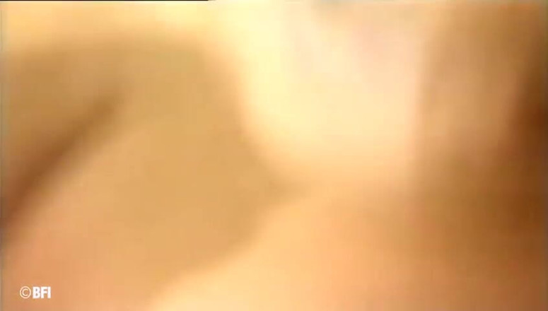 Slave Seks: Rude série 018 - une salope blonde se fait dilater la chatte...