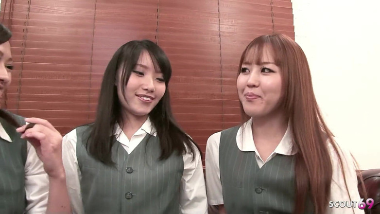 Asian porn collection: Unzensierter JAV Reverse CFNM Nalon Footjob von drei japanischen teenagern...