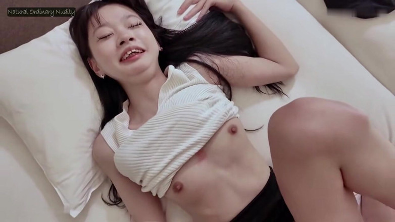 J-Girls Club: maasoom jor, dimaag khula. shaitaani esthetikiyan ek shant choot men...