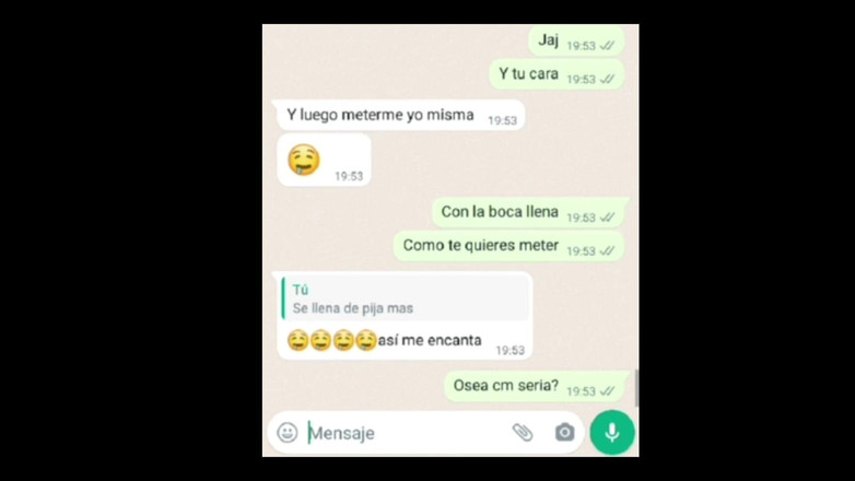 Holycandy: アルゼンチン人の彼女が私のペニスを勃起させ、野原でセックスしてほしいと頼む