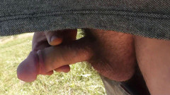 XXX-Platinum: 裸体狂野海滩。变态对晒日光浴的裸体女人撸管并射精