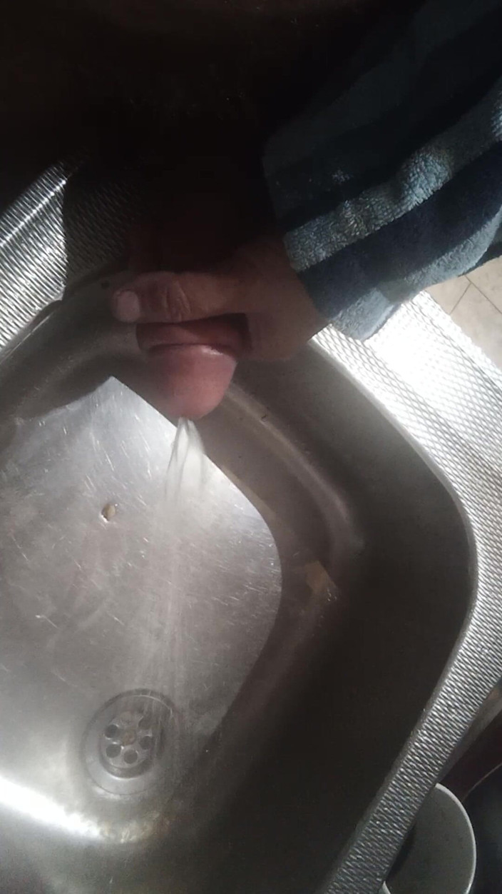 Mcobraxxl: Моча в раковине