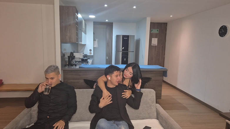 Aaroon Mush: ไม่คิดอะไรเลย เย็ดน้องสาวเลี้ยงเพื่อนสนิทขณะดูบอล