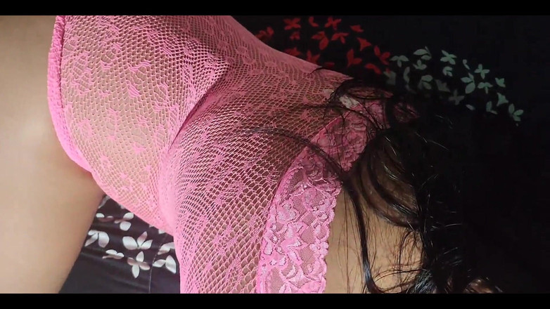 Karla love: Nevěrná manželka chce sousedovo péro, ale ona ho chce jen...