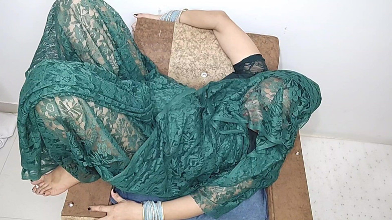 Aaradhya darling: 朋友的老婆一个人，朋友出去了，朋友干了哥