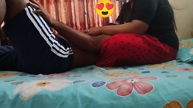 Teensex: Desi Hausfrau Mit Großen Gebogenen Möpsen Fickte Großen Schwanz.