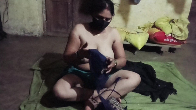 Desi_bhabhi121: Игра с обнаженной киской дези бхабхи, часть 1