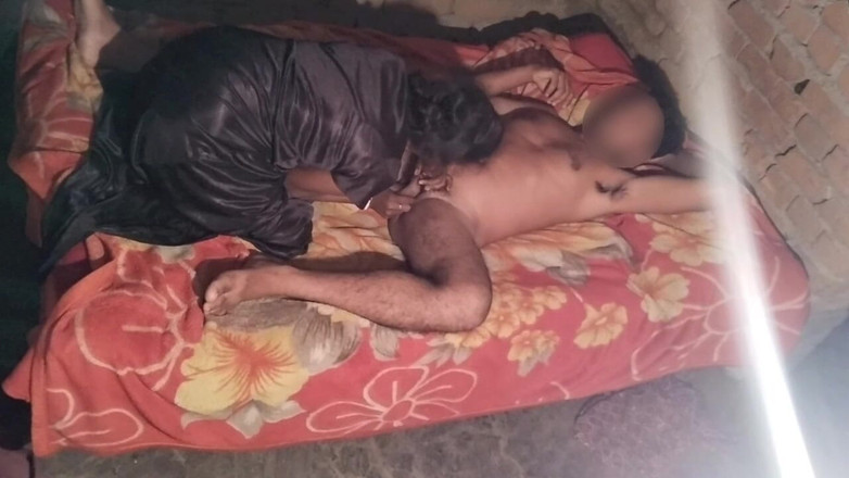 Pumi: Gorąca Villge seksowna dziewczyna i chłopak Romenc w pokoju