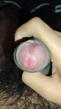 Foreskin close-up en het maken van een harde lulshow van dichtbij