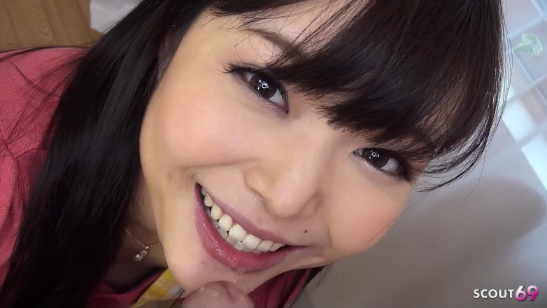 Asian porn collection: Petite Japanese Step-daughter Wake up Old Guy with Blowjob in...