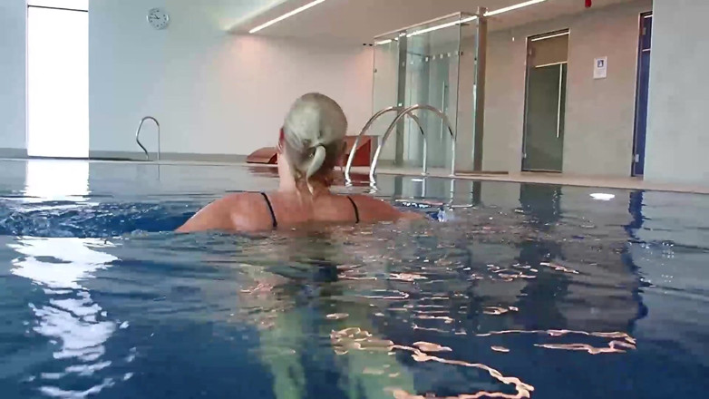 Dirty Doctors Clips - Solo Mature Playtime: Dalam Kolam