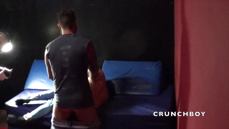 BAREBACK FUCK CLUB: वेब कैमरा लैटिनो की डैडी द्वारा जोरदार चुदाई