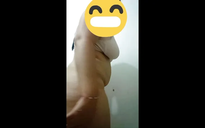 Jaky2023: I Play with My Pussy in the Shower