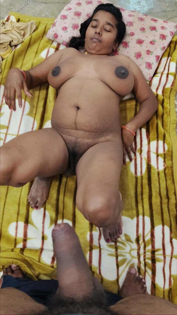 Premi pooja: Indian Desi Bhabhi Pussy Fuck Desi Look - Hot Bhabhi Pussy...