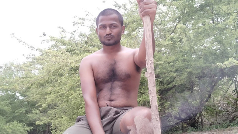 KUMBHA MANOJ KUMAR: Xhard bertugas di hutan bersendirian