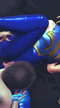 Chun Li Street Fighter 6 - 파란색 라텍스 의상을 입은 섹시한 코스프레 애니메이션 소녀가 오르가즘으로 쪼이는 바지로 보지를 핥아